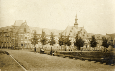 809823 Gezicht op het St.-Antoniusziekenhuis (Prins Hendriklaan 40) te Utrecht.N.B.: Het adres Prins Hendriklaan 40 is ...